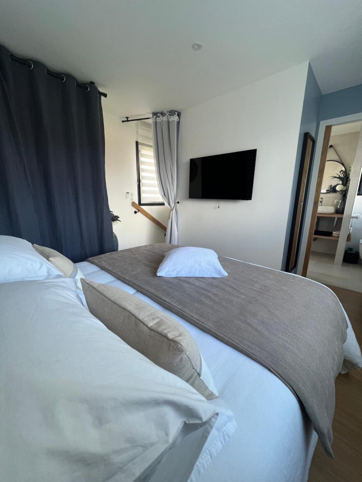 Suites By Aix Keys Avec Jacuzzi Privatif 5 Min Des Plages Fouras Saint-Laurent-de-la-Pree Luaran gambar